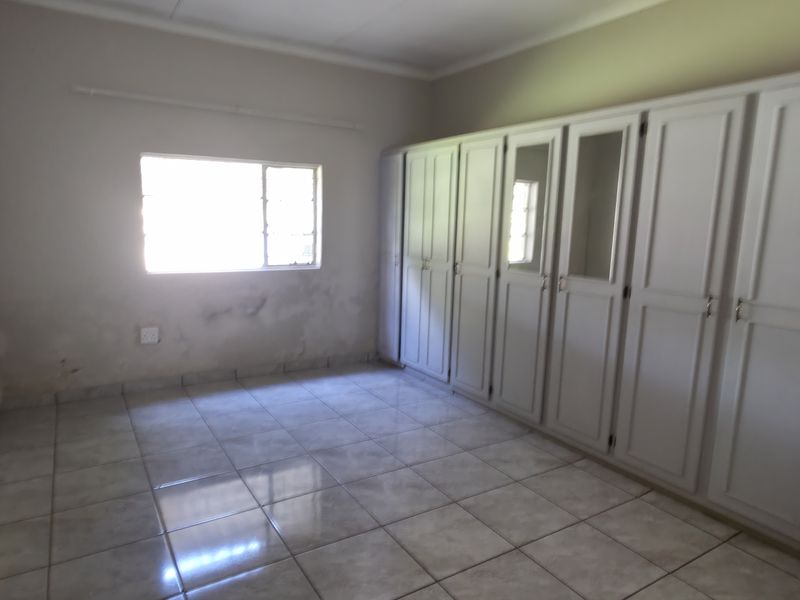 Three Bedroom House to rent in CBD, Louis Trichrdt - Photo 10