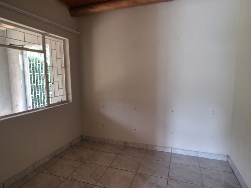 Three Bedroom House to rent in CBD, Louis Trichrdt - Photo 9