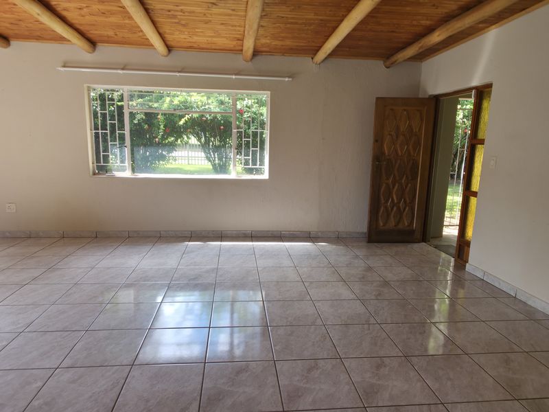 Three Bedroom House to rent in CBD, Louis Trichrdt - Photo 7