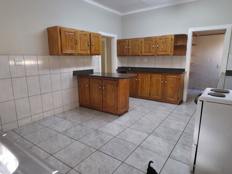 Three Bedroom House to rent in CBD, Louis Trichrdt - Photo 6