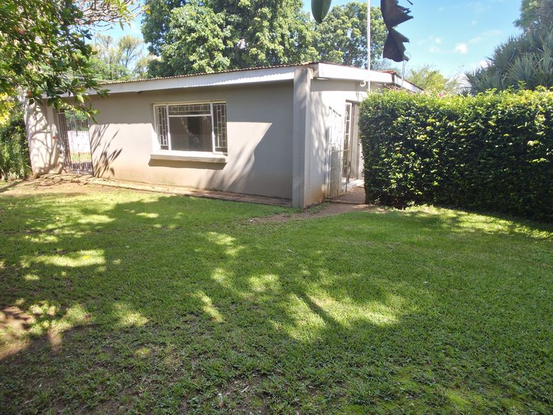 Three Bedroom House to rent in CBD, Louis Trichrdt - Photo 2