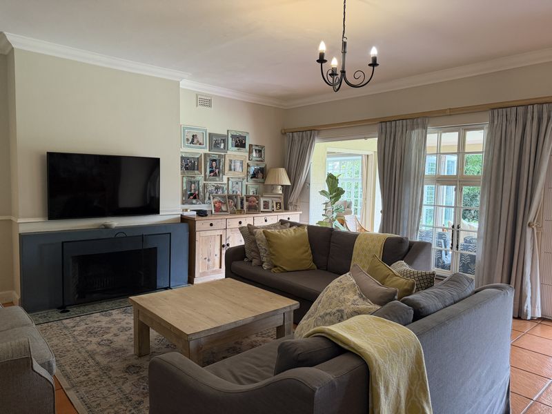 Charming Family Living with Space, Versatility & Timeless Appeal in Wembley - Photo 10