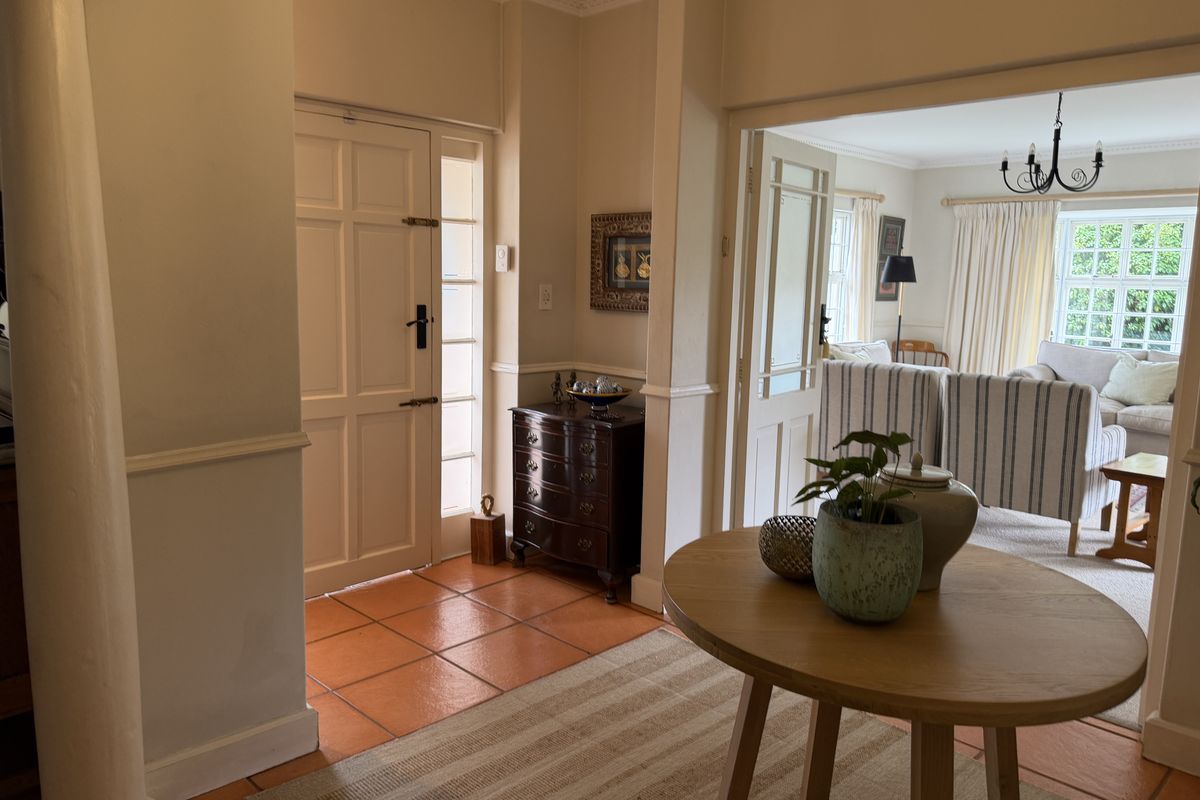 Charming Family Living with Space, Versatility & Timeless Appeal in Wembley - Photo 2