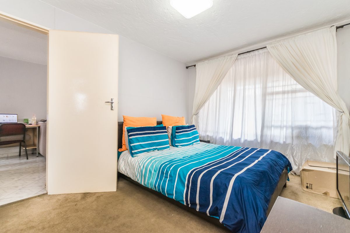 SPACIOUS 1-BEDROOM APARTMENT FOR SALE IN MARAISBURG - Photo 5