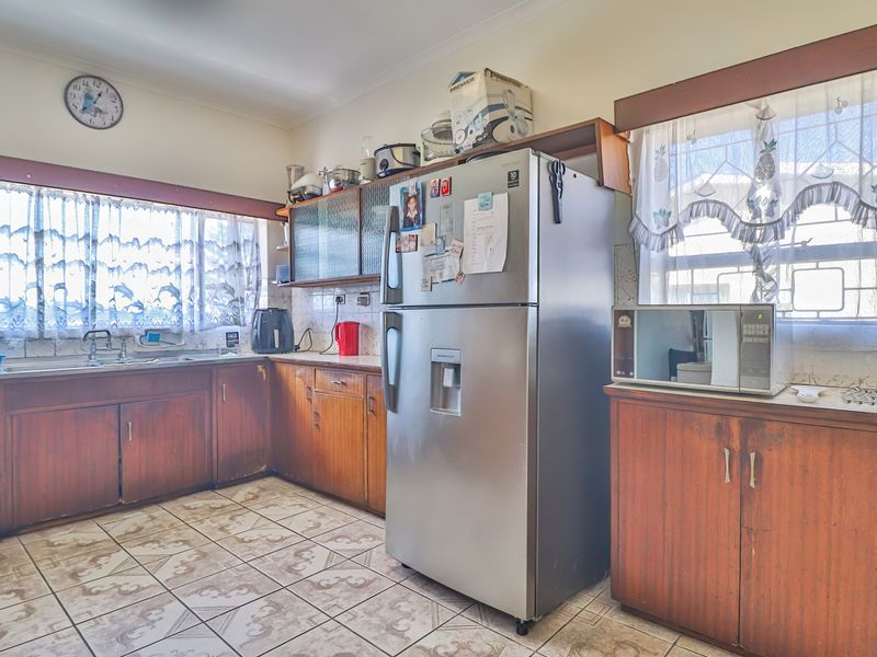 Space for Family Living with Added Potential! - Photo 9