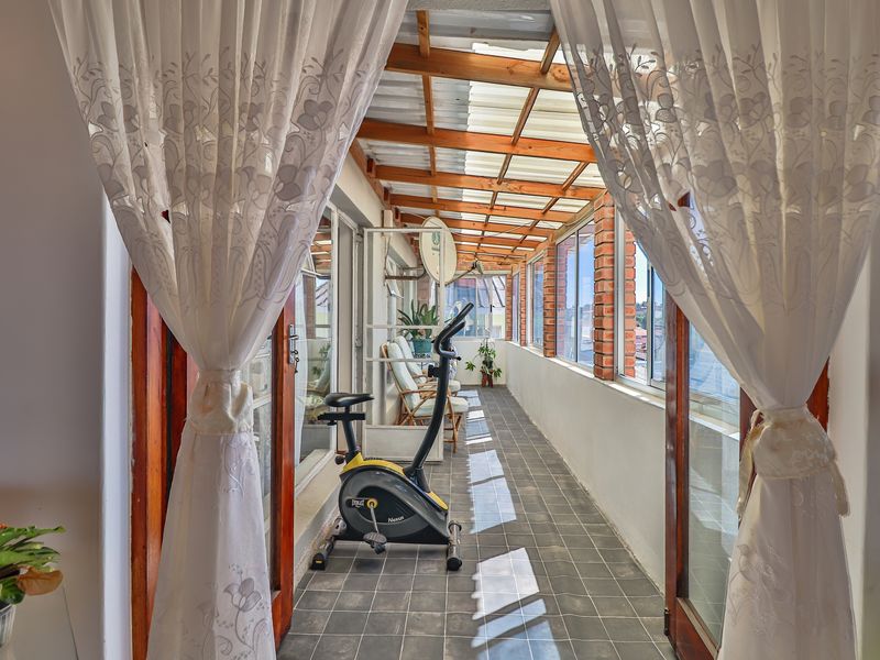 Space for Family Living with Added Potential! - Photo 7