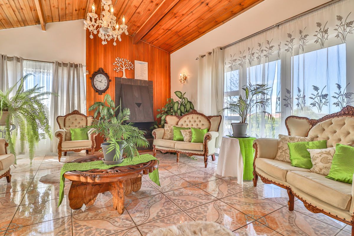 Space for Family Living with Added Potential! - Photo 3