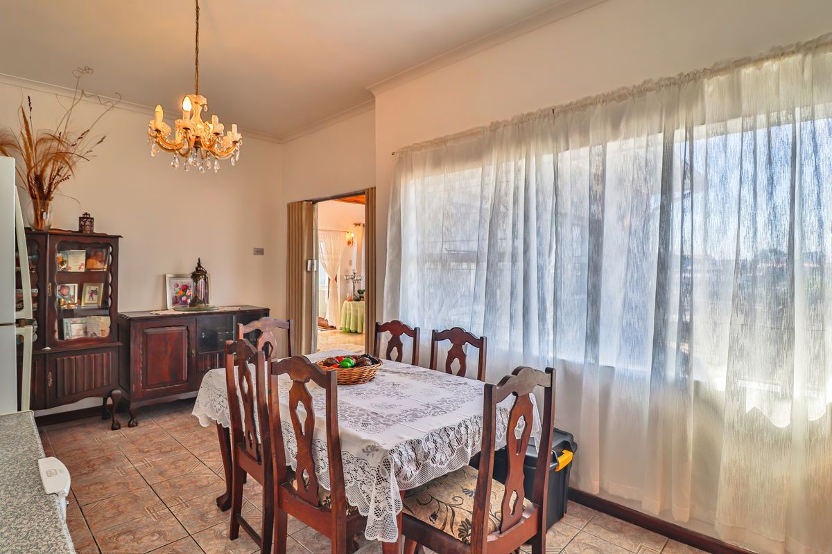 Space for Family Living with Added Potential! - Photo 5