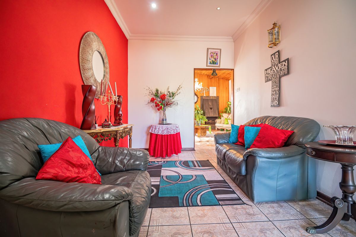 Space for Family Living with Added Potential! - Photo 2