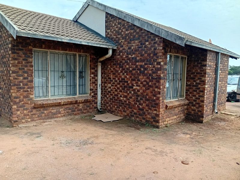 Three Bedroom House For Sale In Mmabatho - Photo 9
