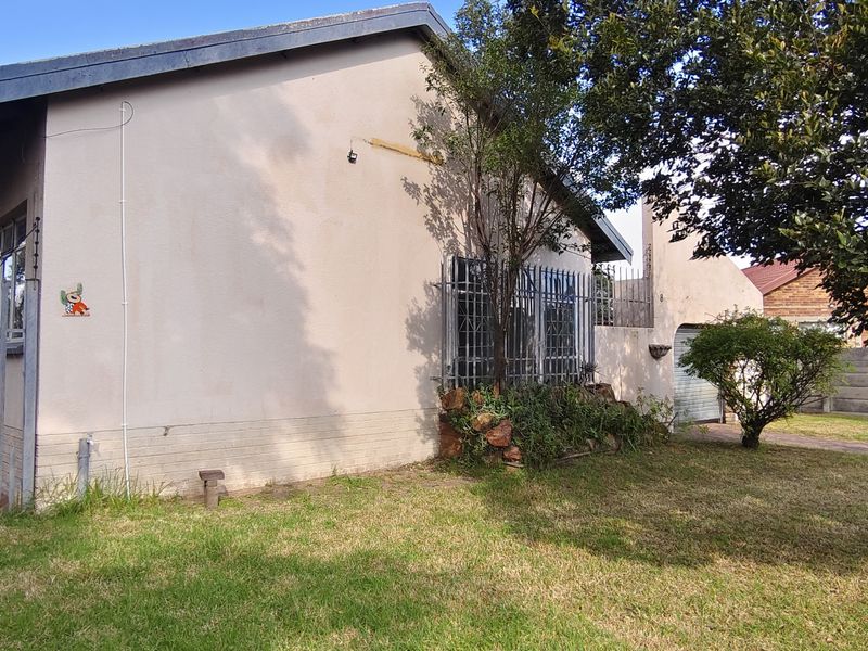 Spacious House Near Shops - Photo 2