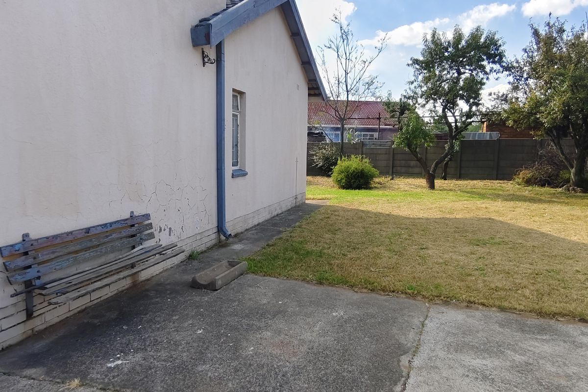 Spacious House Near Shops - Photo 3