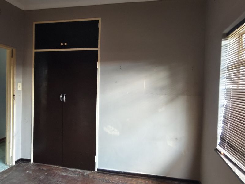 Spacious House Near Shops - Photo 8