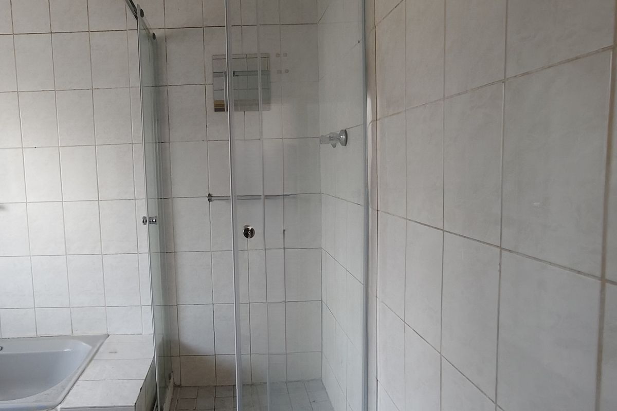 Spacious House Near Shops - Photo 5