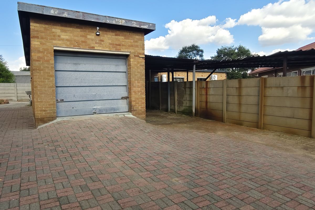 Spacious House Near Shops - Photo 4