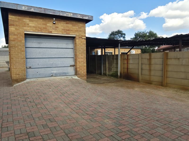 Spacious House Near Shops - Photo 4