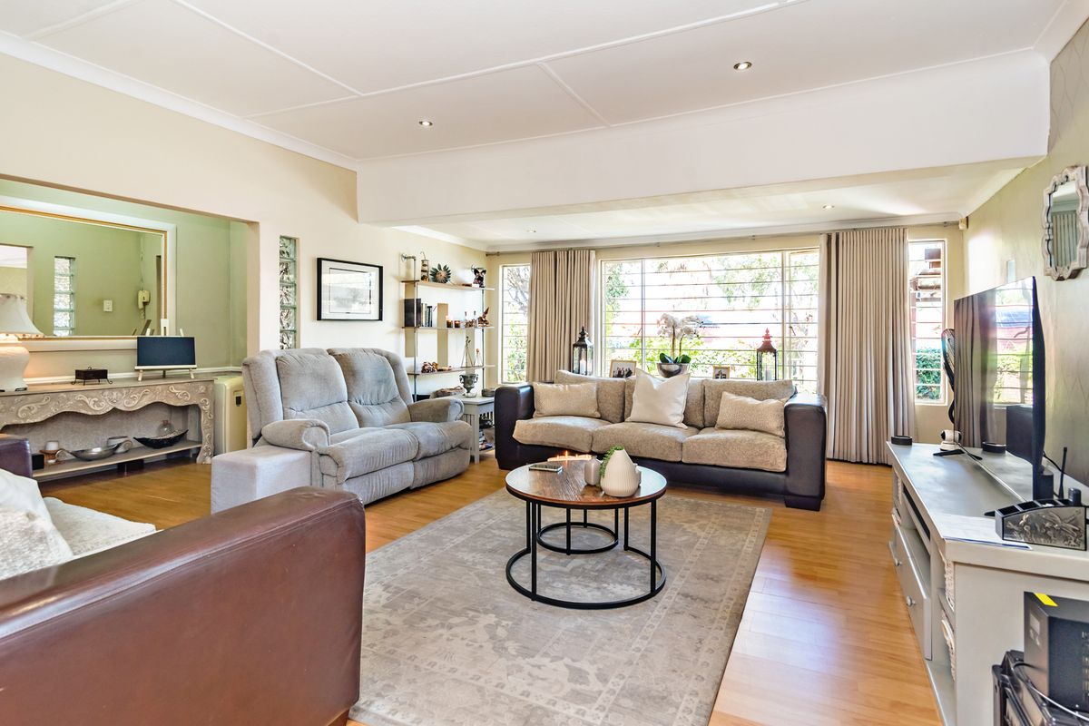 Prepare to Fall in Love - Beautiful Home - Immaculately Kept With Caravan Port - Photo 5