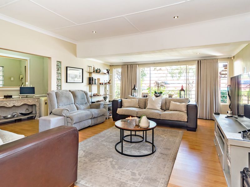 Prepare to Fall in Love - Beautiful Home - Immaculately Kept With Caravan Port - Photo 5