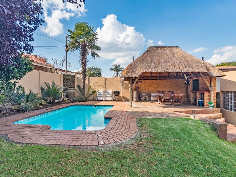 Prepare to Fall in Love - Beautiful Home - Immaculately Kept With Caravan Port - Photo 3