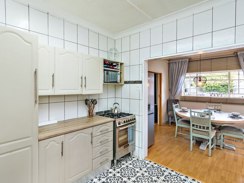 Prepare to Fall in Love - Beautiful Home - Immaculately Kept With Caravan Port - Photo 8