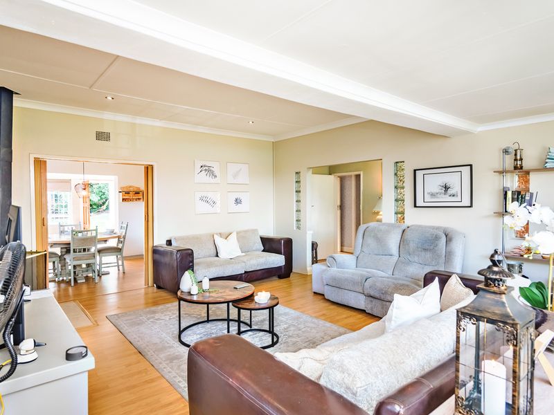 Prepare to Fall in Love - Beautiful Home - Immaculately Kept With Caravan Port - Photo 6