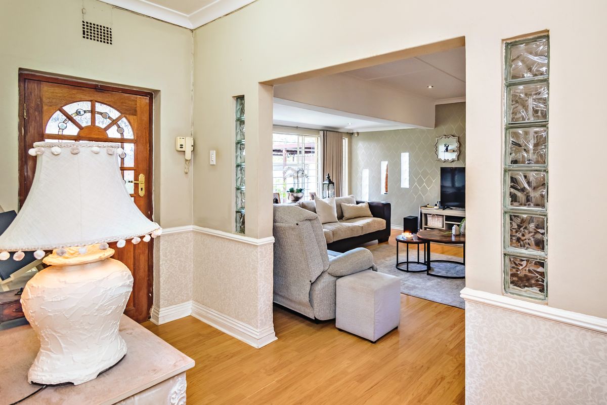 Prepare to Fall in Love - Beautiful Home - Immaculately Kept With Caravan Port - Photo 4