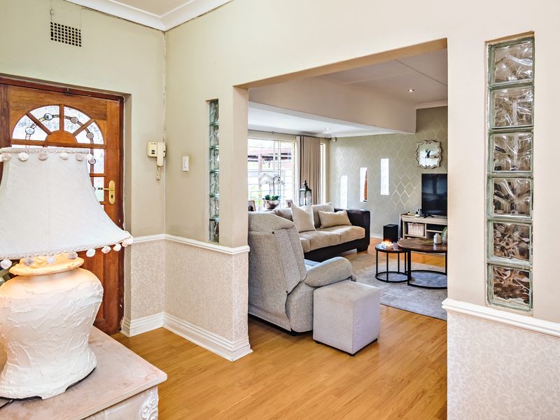 Prepare to Fall in Love - Beautiful Home - Immaculately Kept With Caravan Port - Photo 4