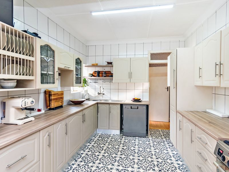 Prepare to Fall in Love - Beautiful Home - Immaculately Kept With Caravan Port - Photo 7