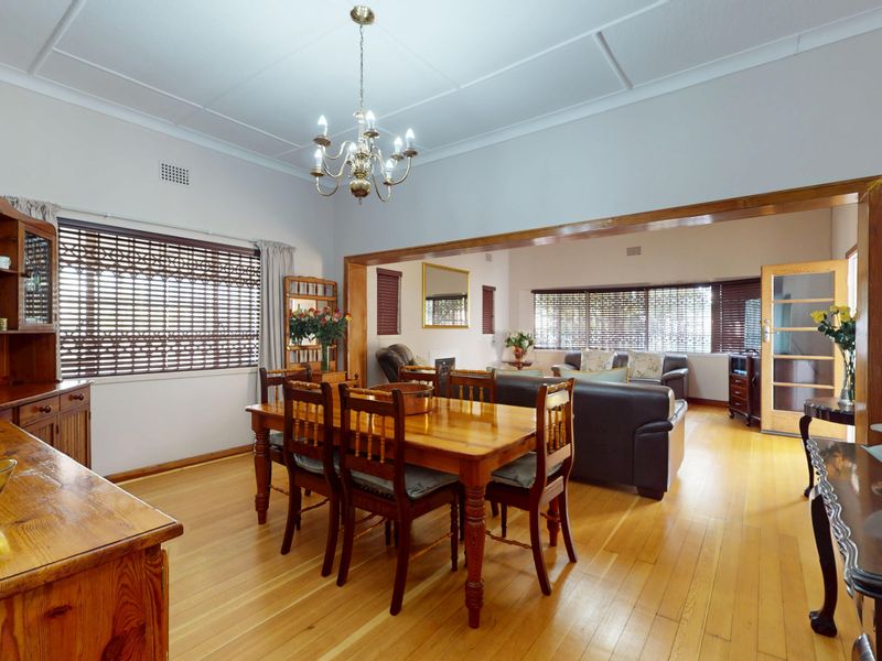 Spacious well maintained Family Home with Massive Flat & 6 Car Garage! - Photo 8