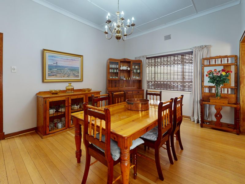 Spacious well maintained Family Home with Massive Flat & 6 Car Garage! - Photo 9