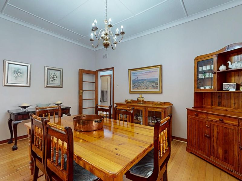 Spacious well maintained Family Home with Massive Flat & 6 Car Garage! - Photo 10