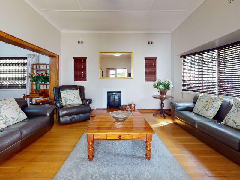 Spacious well maintained Family Home with Massive Flat & 6 Car Garage! - Photo 6