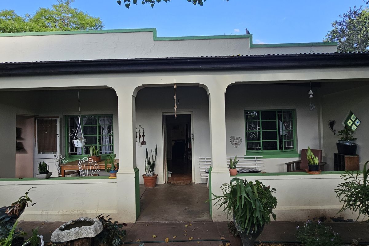 Riverfront 5-Bedroom Property with Business Potential in Central Swellendam - Photo 4