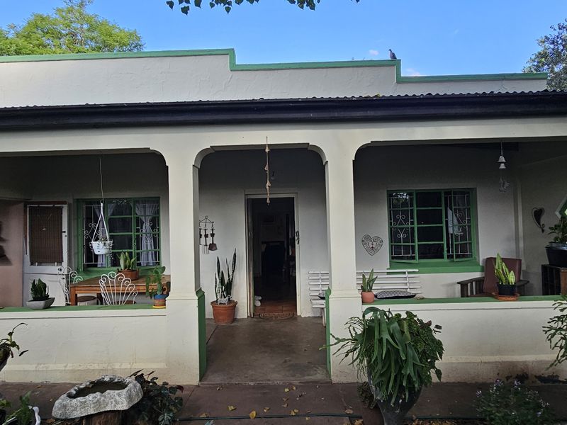 Riverfront 5-Bedroom Property with Business Potential in Central Swellendam - Photo 3