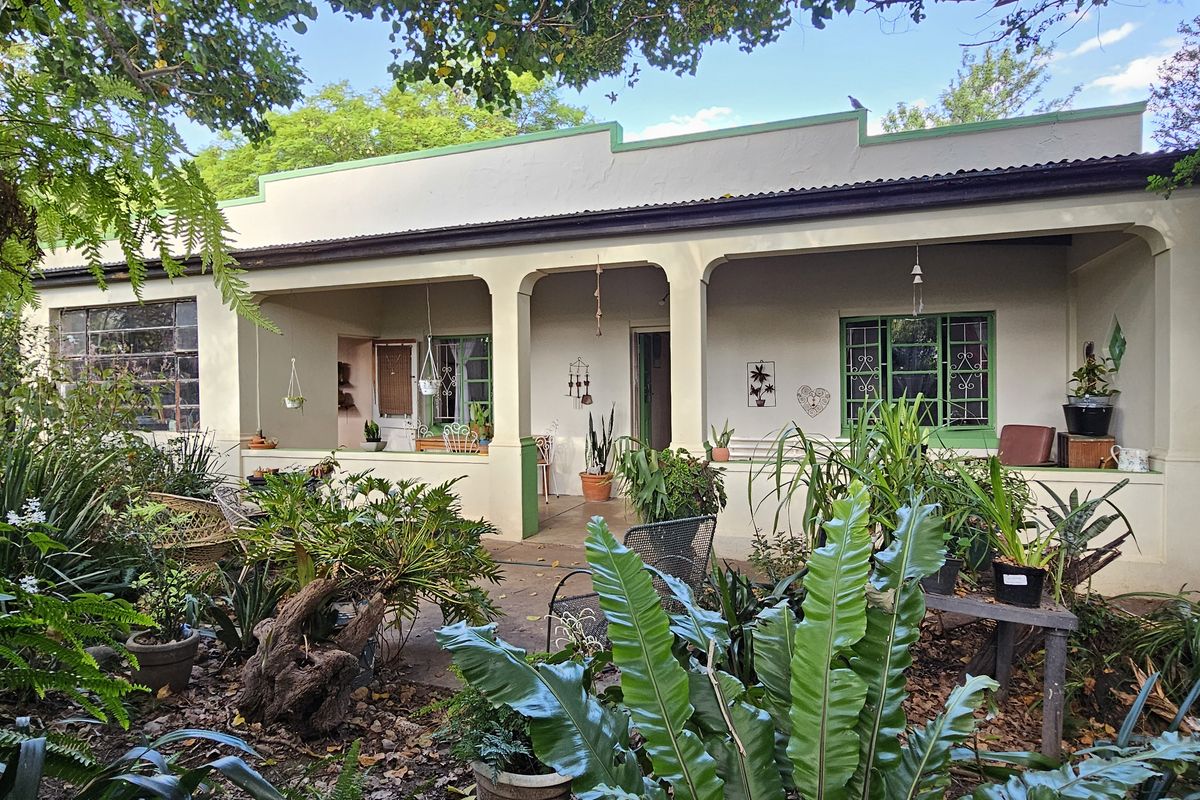 Riverfront 5-Bedroom Property with Business Potential in Central Swellendam - Photo 2