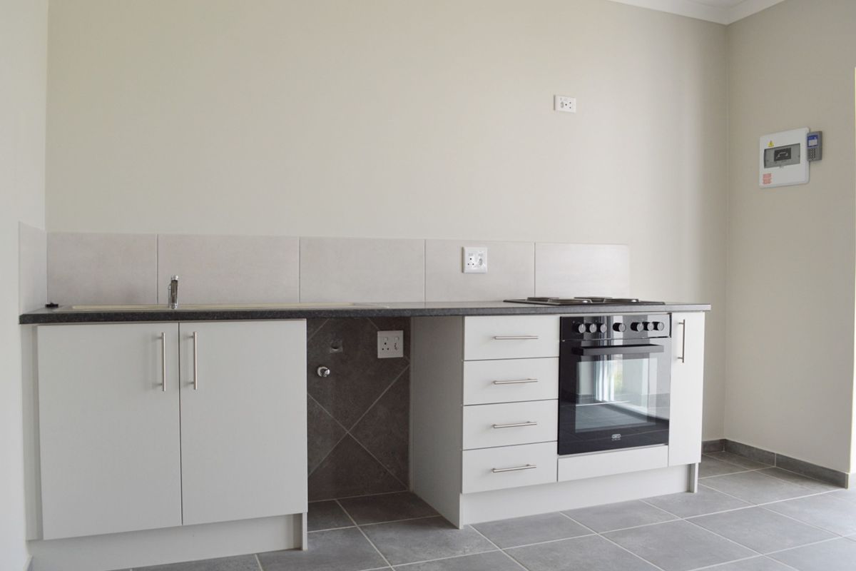 One-Bedroom, Ground-floor apartment with GARAGE! - Photo 2