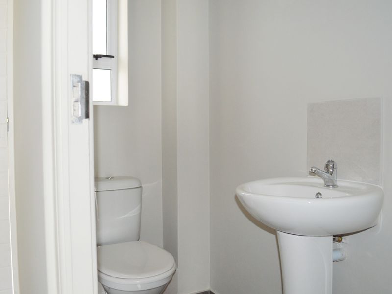 One-Bedroom, Ground-floor apartment with GARAGE! - Photo 10