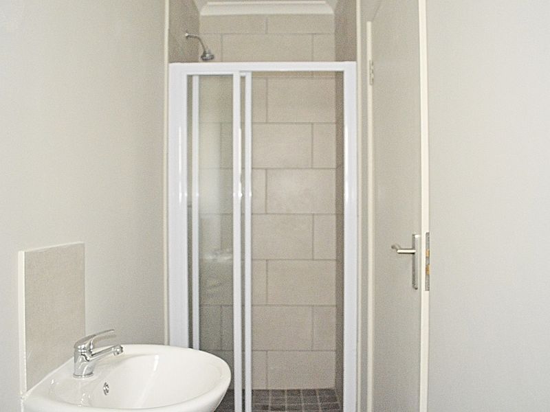 One-Bedroom, Ground-floor apartment with GARAGE! - Photo 9