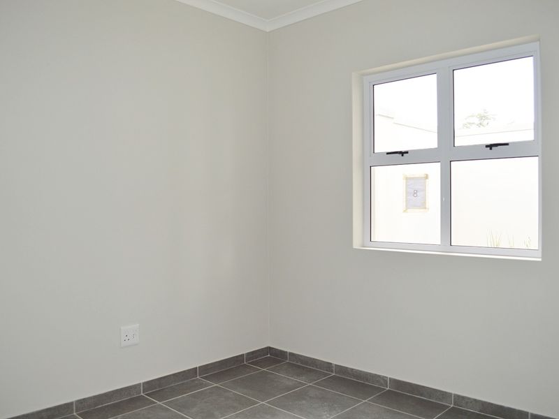 One-Bedroom, Ground-floor apartment with GARAGE! - Photo 8