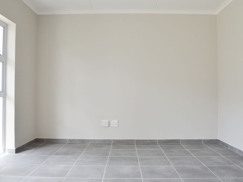 One-Bedroom, Ground-floor apartment with GARAGE! - Photo 6