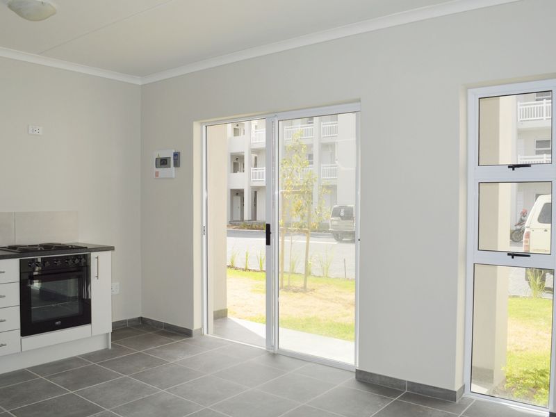 One-Bedroom, Ground-floor apartment with GARAGE! - Photo 5