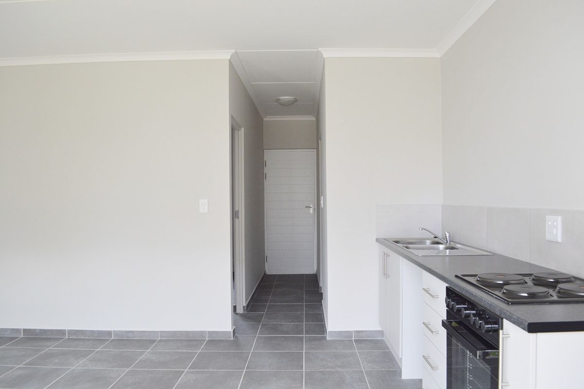 One-Bedroom, Ground-floor apartment with GARAGE! - Photo 4