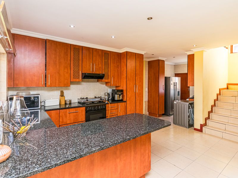 EXCLUSIVE FAMILY HOME IN A SECURE ESTATE – YOUR DREAM HOME AWAITS! - Photo 2
