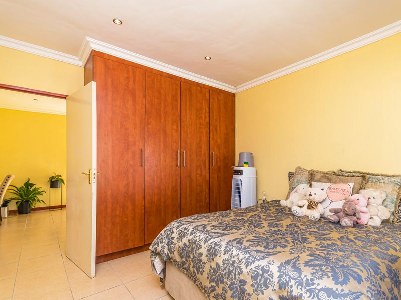 EXCLUSIVE FAMILY HOME IN A SECURE ESTATE – YOUR DREAM HOME AWAITS! - Photo 9