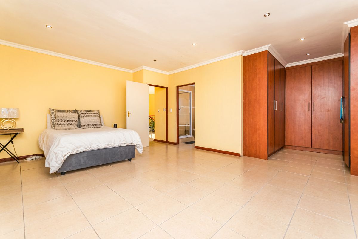 EXCLUSIVE FAMILY HOME IN A SECURE ESTATE – YOUR DREAM HOME AWAITS! - Photo 5