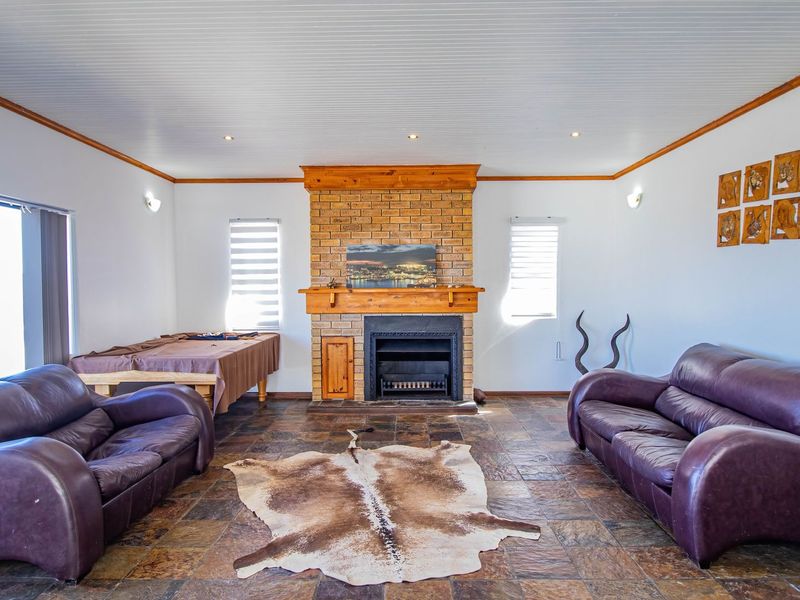 Prime Position in Pearl Bay – Renovation Opportunity with Coastal Outlook - Photo 8