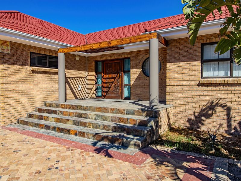 Prime Position in Pearl Bay – Renovation Opportunity with Coastal Outlook - Photo 6