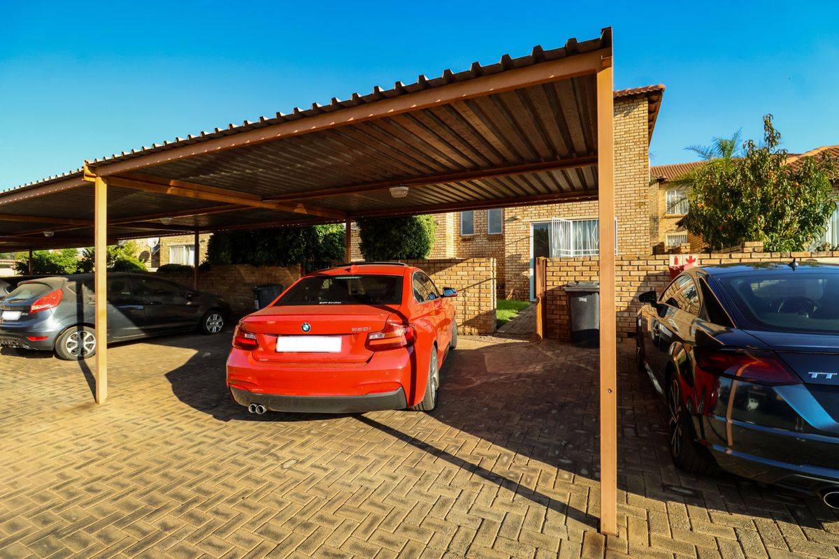 Well-Priced 2-Bedroom Townhouse in Heuwelsig Estate, Centurion! - Photo 2