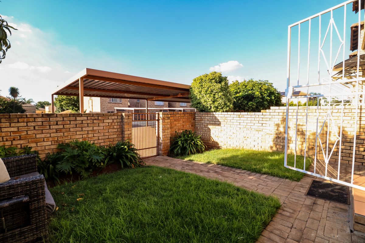 Well-Priced 2-Bedroom Townhouse in Heuwelsig Estate, Centurion! - Photo 3