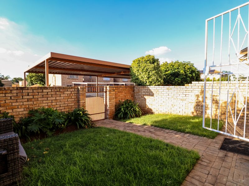 Well-Priced 2-Bedroom Townhouse in Heuwelsig Estate, Centurion! - Photo 3